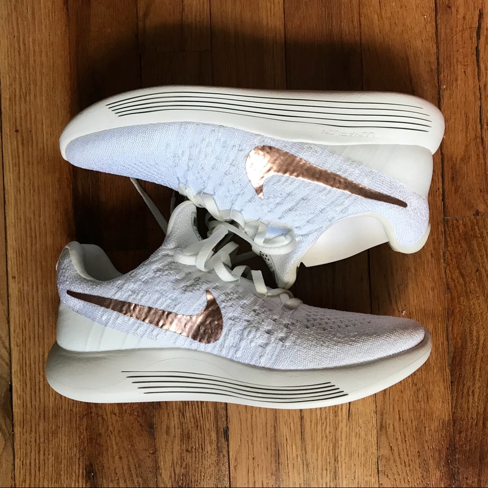 Nike womens lunapic low